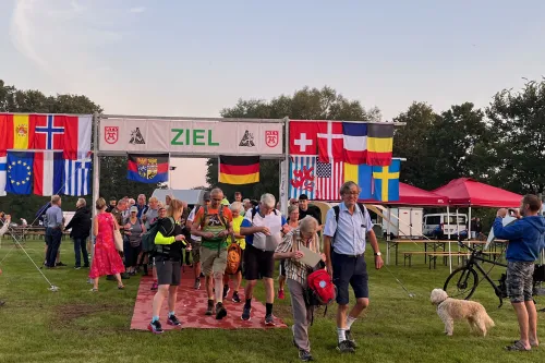 Wander*innen am Start