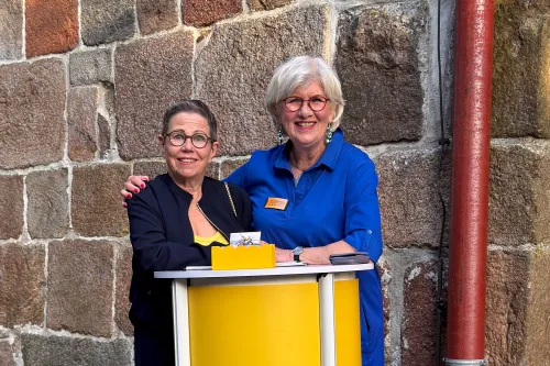 Vera Queck und Heide Fritzsche gehören dem Freundeskreis-Vorstand an und schätzen ihre Tätigkeit für den Verein, in dem es immer harmonisch und freundschaftlich zugehe