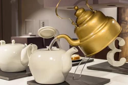 Die ostfriesische Teekultur wird im Teemuseum großformatig präsentiert. 