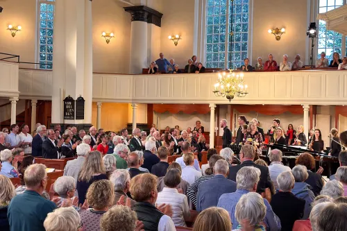  Sehr gut gefüllt: die Große Kirche zu Leer