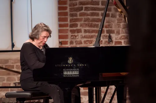 Gestaltete ein Konzert von poetischer Tiefe: Elisabeth Leonskaja
