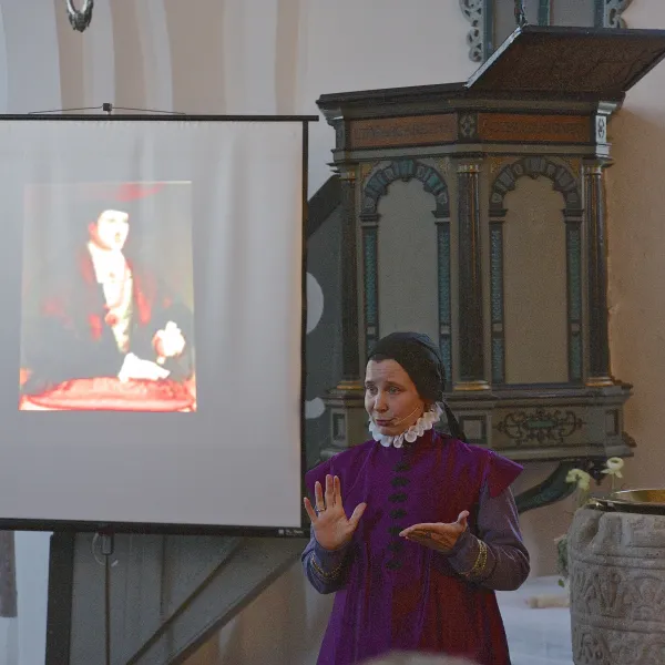 Hauptbild der Veranstaltung Dörfer erzählen Geschichten: Der Chronist der Friesen... erzählt von seiner Witwe Gela von Borssum