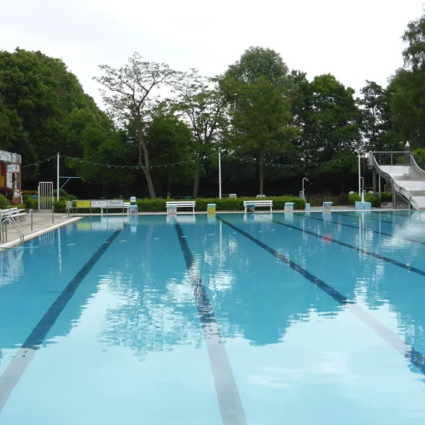 Hauptbild der Veranstaltung Mitternachtsschwimmen im van-Ameren-Bad