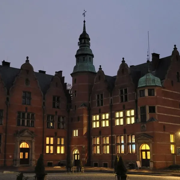 Historisches Gebäude der Ostfriesischen Landschaft - abends