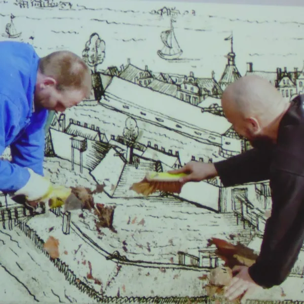 Archäologen ergraben die Festung Leerort: das symbolische Bild kombiniert eine historische Darstellung der Stätte mit der aktuellen Situation von 2010 bis 2013