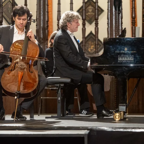 Gestalteten den ersten Kammermusikabend der diesjährigen „Gezeiten“: Danjulo Ishizaka und Markus Schirmer