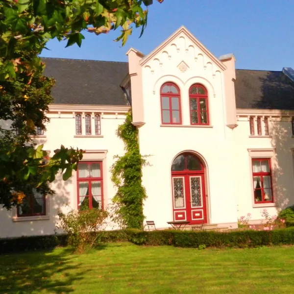 Frontansicht Dollartmuseum im Wiemannshof