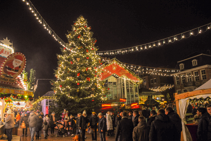 Auricher Weihnachtszauber Impressionen mit Weihnachtsbaum
