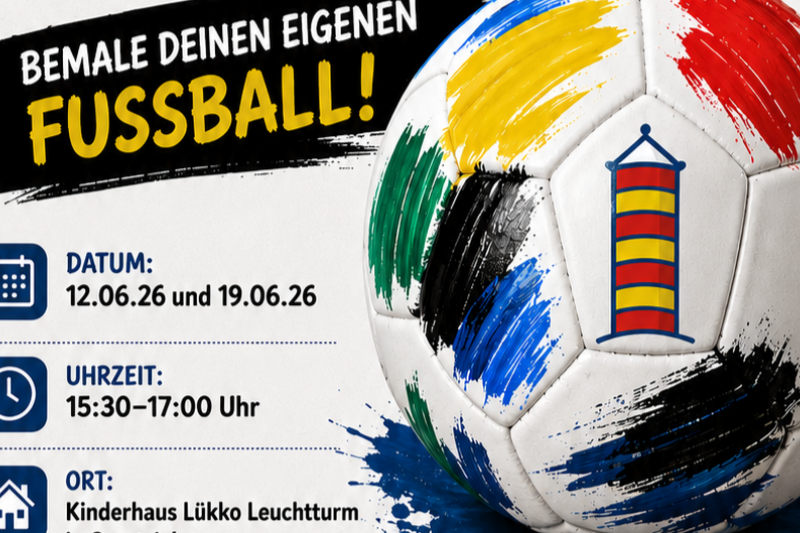 Ein bunt bemalter Fußball wirbt für das Kreativangebot im Kinderhaus Lükko Leuchtturm.