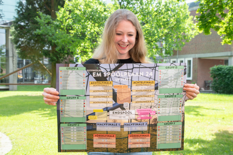 Grietje Kammler präsentiert den Spielplan für die EM 2024 UP PLATT!