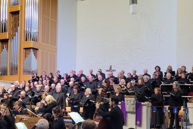 Der Singverein Emden singt in Kooperation mit dem RathsChor Bremen im Februar 2024 die Johannespassion von Johann Sebastian Bach in der Martin-Luther-Kirche in Emden. 