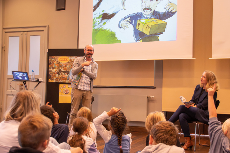 Bilinguale Lesung "Lieselotte luurt" im Landschaftsforum der Ostfriesischen Landschaft