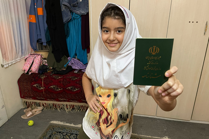 Am Ende erfolgreich: Nilas mit ihrem Pass