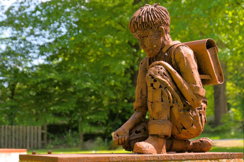 "Emil" - Skulptur am Schulmuseum