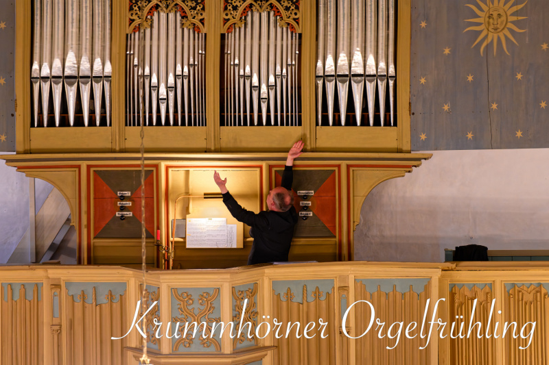 Prof. Bernhard Klapprott an der Rysumer Orgel (09.05.2024)