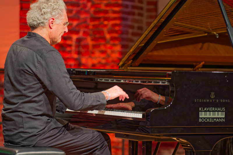 Johannes a Lasco Bibliothek: Prof. Matthias Kirschnereit, Adventskonzert der Ostfriesischen Volksbank eG (05.12.2025)