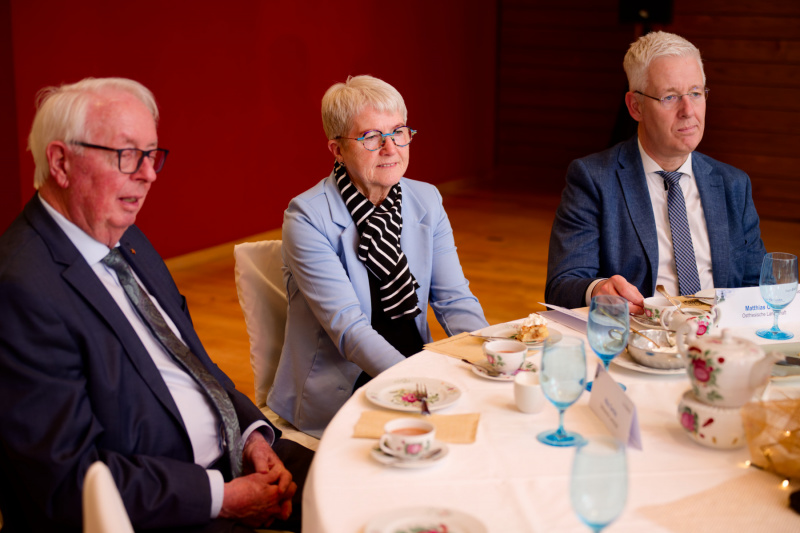 v.l.:  Hilko Gerdes (stellvertretender Landschaftspräsident), Antje Harms (Landschaftsrätin), Matthias Groote (Landschaftsrat, Landrat Landkreis Leer)    