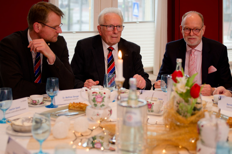 Dr. Matthias Stenger (Landschaftsdirektor), Helmut Collmann (ehemaliger Präsident der Ostfriesischen Landschaft), Jann Berghaus (Landschaftsrat)