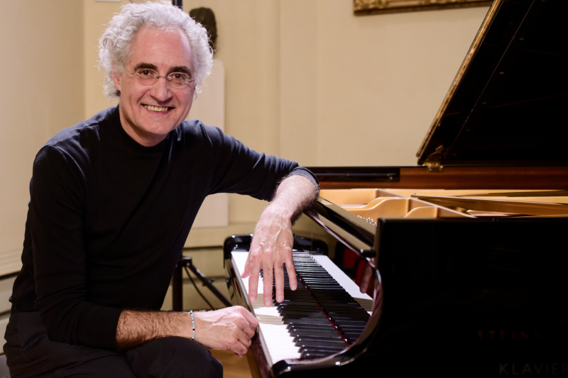 Prof. Matthias Kirschnereit