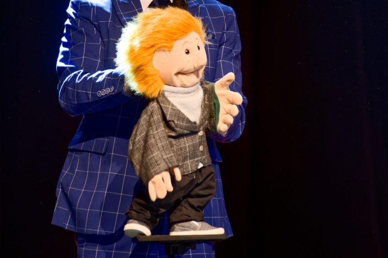 David Lugert und seine Puppe