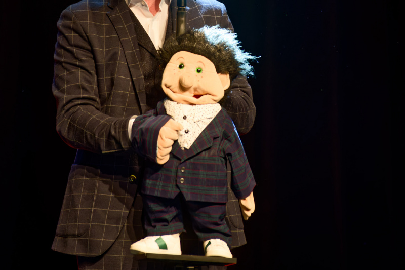 Thorsten Engels und seine Puppe