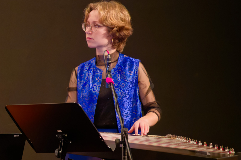 Sarah-Luisa Würmer an der Zither