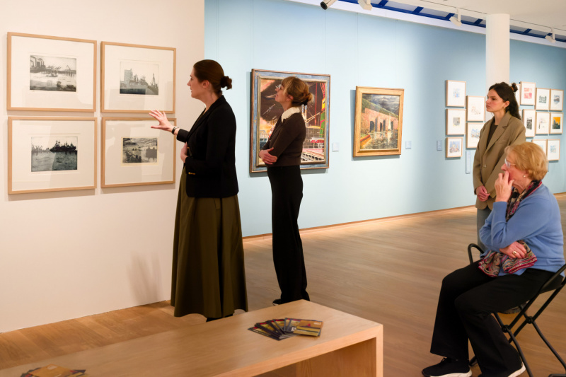 Erste Führung durch die neue Ausstellung: Ina Grätz (Direktorin), Ilka Erdwins (Marketing), Janine Krause (wissenschaftliche Assistentin) und Eske Nannen (Stifterin)