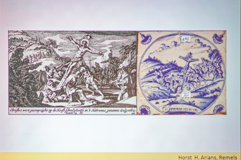Die Kreuzigung: Kupferstich des Pieter Hendriksz Schut und als Fliese