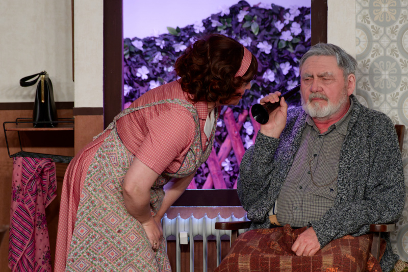 Opa Meiners ist stark schwerhörig