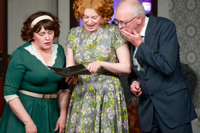 Was steht da in der Zeitung?