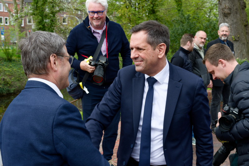 Der niedersächsische Ministerpräsident Olaf Lies kommt als erster