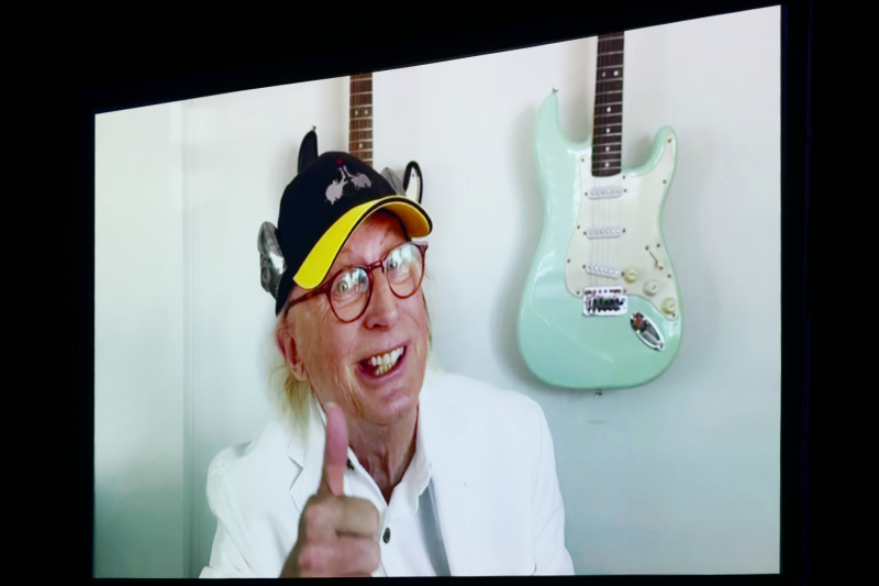 Otto grüßt aus der Ferne