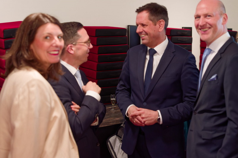 Olaf Lies und Wissenschaftsminister Falko Mohrs, außen Kunsthallendirektor Christian Rose und seine Frau