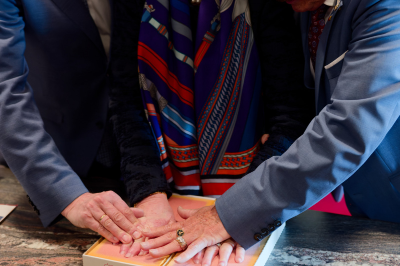 Eske Nannen hinterlässt ihre Handabdrücke