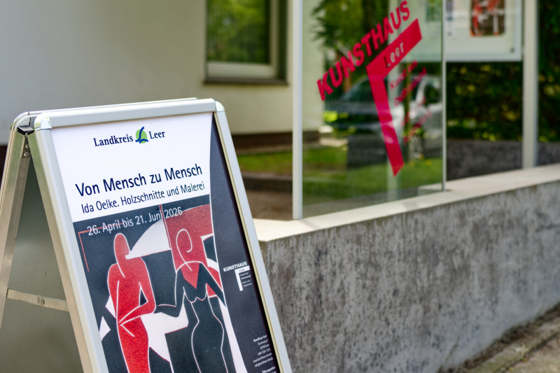 Einladendes Poster am Eingang