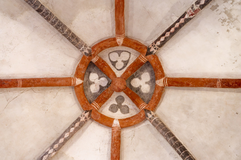 Blick in das Gewölbe der Kreuzkirche von Pilsum