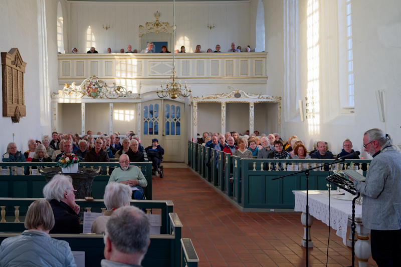 Konzert und Lesungen wechseln sich ab
