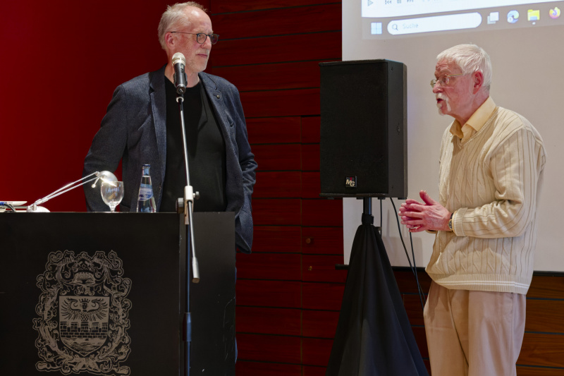 Zum Abschluss gab es eine Diskussion: Gerold Conradi und Johannes Berg (Vorstand 1820dieKUNST)