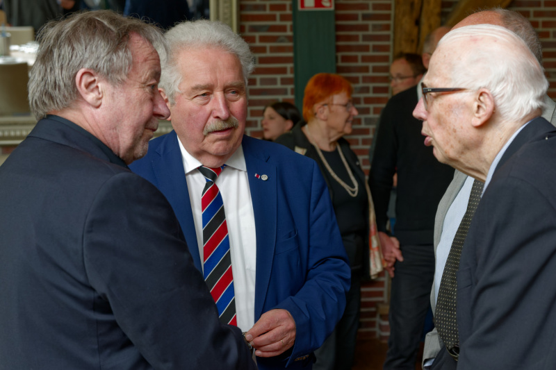 Rico Mecklenburg, Präsident der Ostfriesischen Landschaft, und Dr. Walter Baumfalk