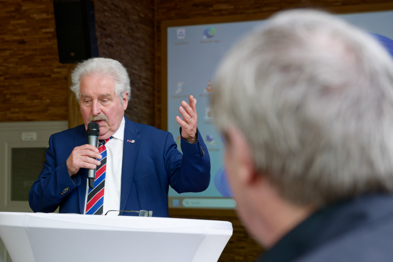Traf Herbert Müller zum ersten Mal 2008 in Engerhafe, als er noch Rektor in Wybelsum war: Rico Mecklenburg