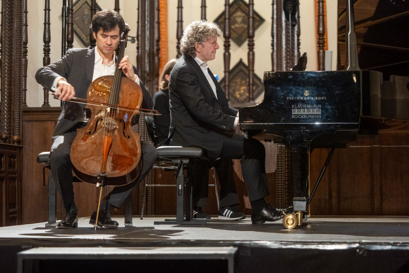 Gestalteten den ersten Kammermusikabend der diesjährigen „Gezeiten“: Danjulo Ishizaka und Markus Schirmer