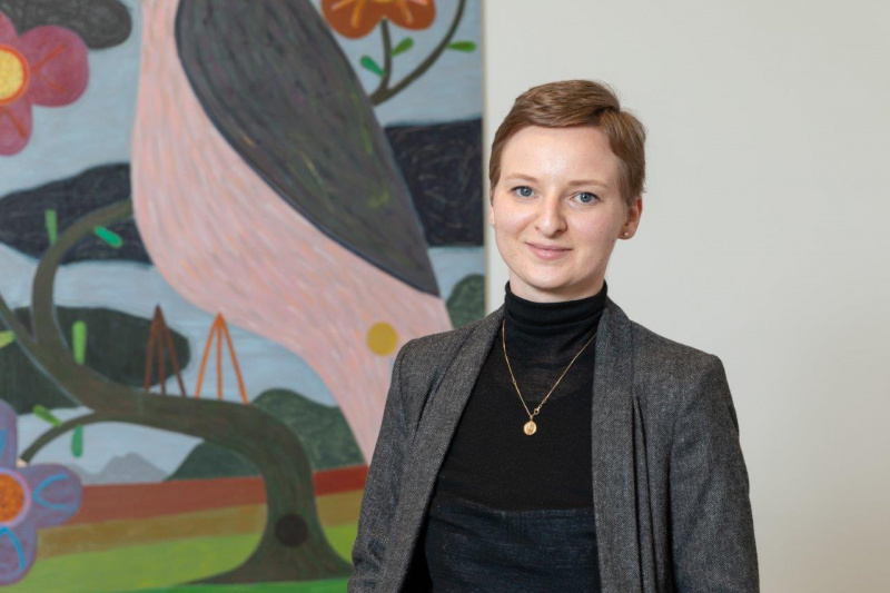 Kunstvermittlerin Marie-Christine Raddatz leitet den Lesekreis, eine bei Buchliebhabern und Kunstfans gleichermaßen beliebte Veranstaltung der Kunsthalle Emden.