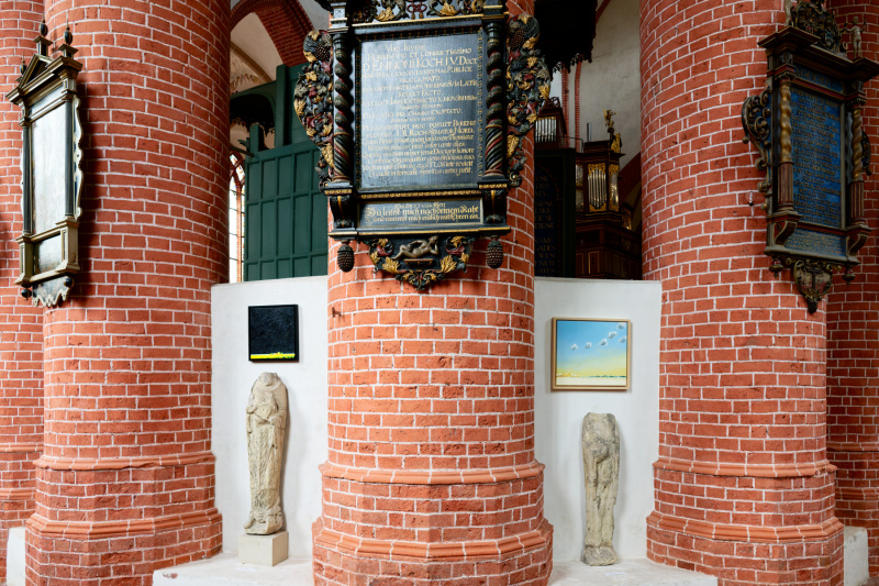 ... auch über den Statuen.