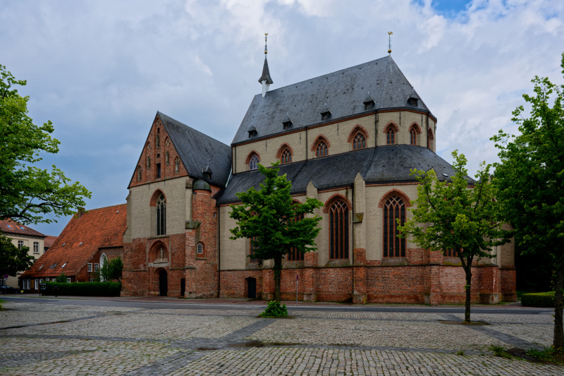 Hier trafen sich fast 100 Menschen zur feierlichen Vernissage: Die Ludgerikirche