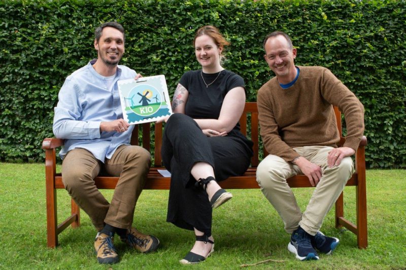 Cai-Olaf Wilgeroth, Charlotte Hahn und Dr. Welf-Gerrit Otto, Leiter der Regionalen Kulturagentur, freuen sich auf innovative Ansätze für nachhaltige und klimagerechte Kulturprojekte. 