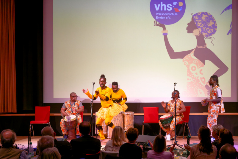 Ensemble Artistique Grand Z on stage: Alle mitklatschen!