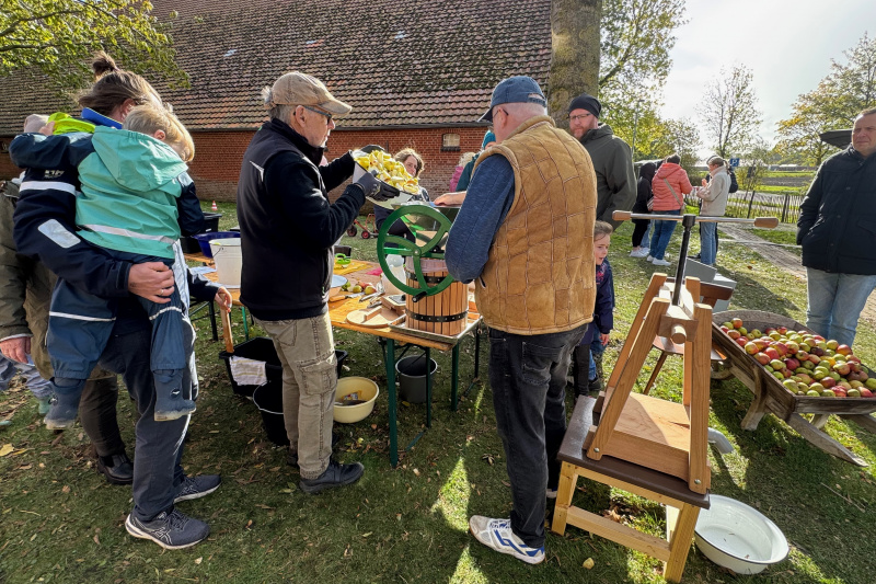 Apfelfest in Campen