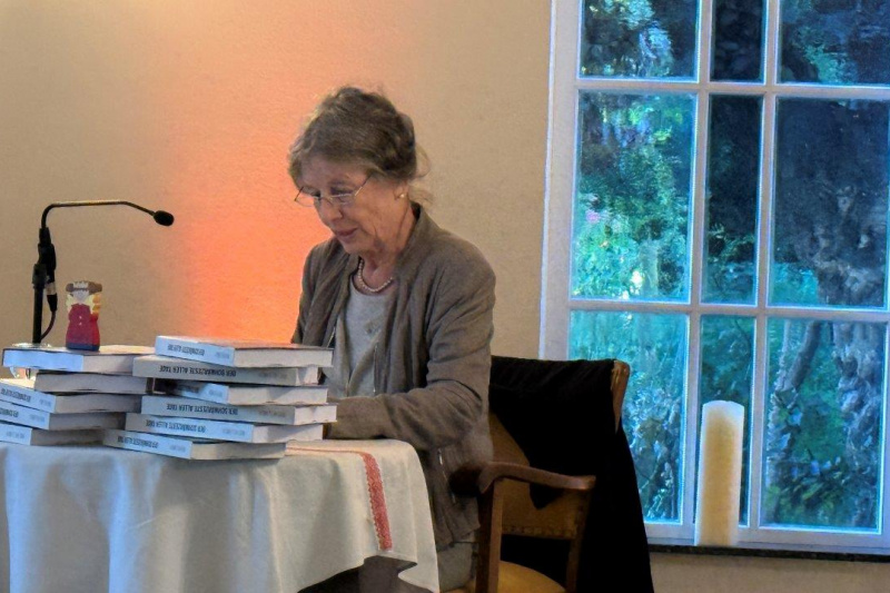 Stellte den Beitrag ihrer Mutter Elfriede Limbach, geb. Neemann, vor: Helga Koschnick-Schwoon.