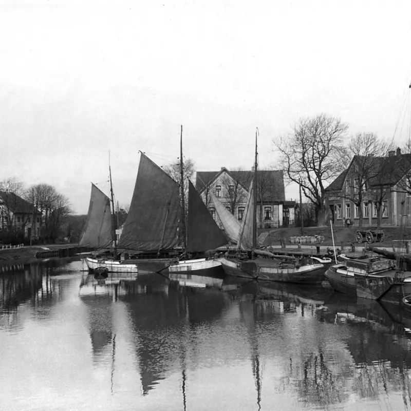 Hauptbild der Veranstaltung Ein Hafen aus dem Nichts – Von der Kunst, im Wattenmeer einen Hafen anzulegen