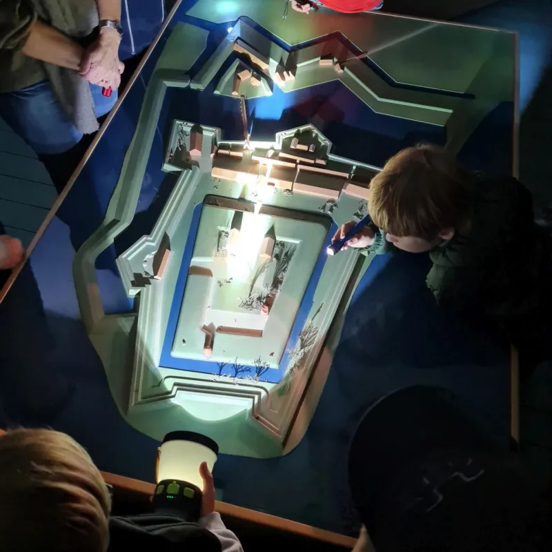 Hauptbild der Veranstaltung Museum am Abend – Mit der Taschenlampe auf Entdeckungstour!